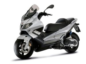 Gilera Nexus 300 is combination of the amazing chassis from its larger
brother with the latest fuel (2009)