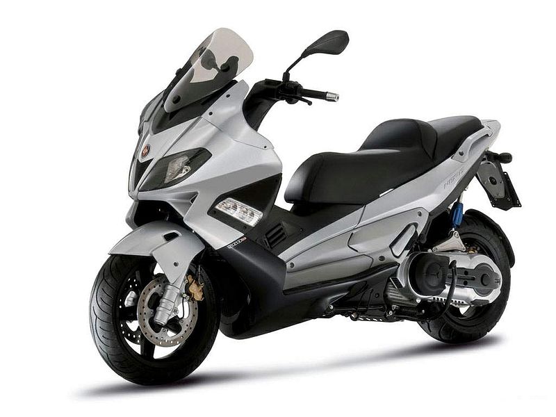Gilera Nexus 300 is combination of the amazing chassis from its larger