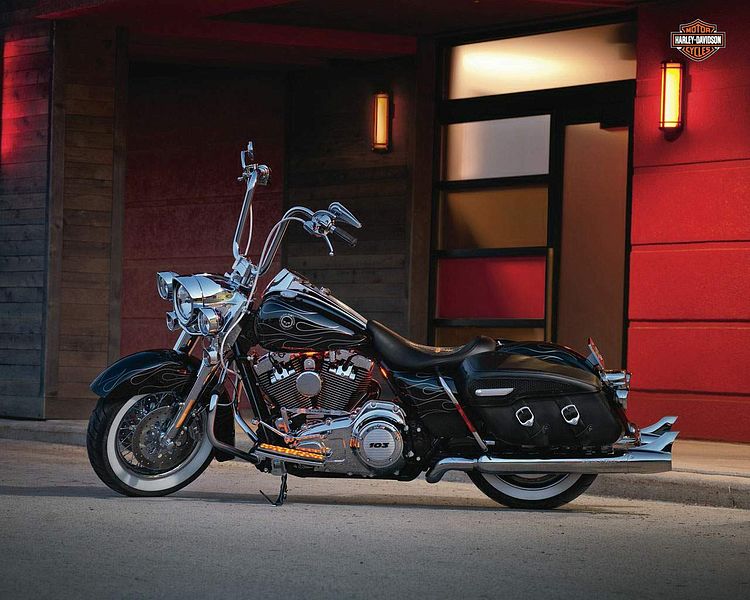 Harley Davidson FLHRS Road King Custom (2011)